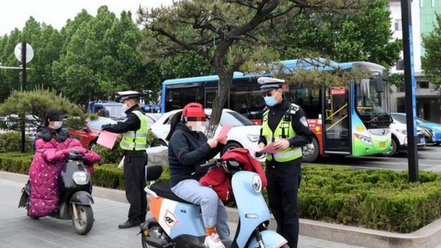 动车上路有“5不能”新要求别被罚了才知道龙8游戏国际登录2025年2月起执行电(图5)