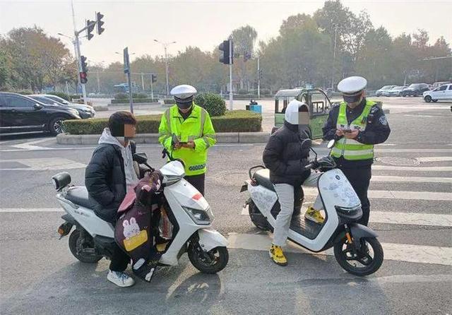 动车上路有“5不能”新要求别被罚了才知道龙8游戏国际登录2025年2月起执行电(图8)